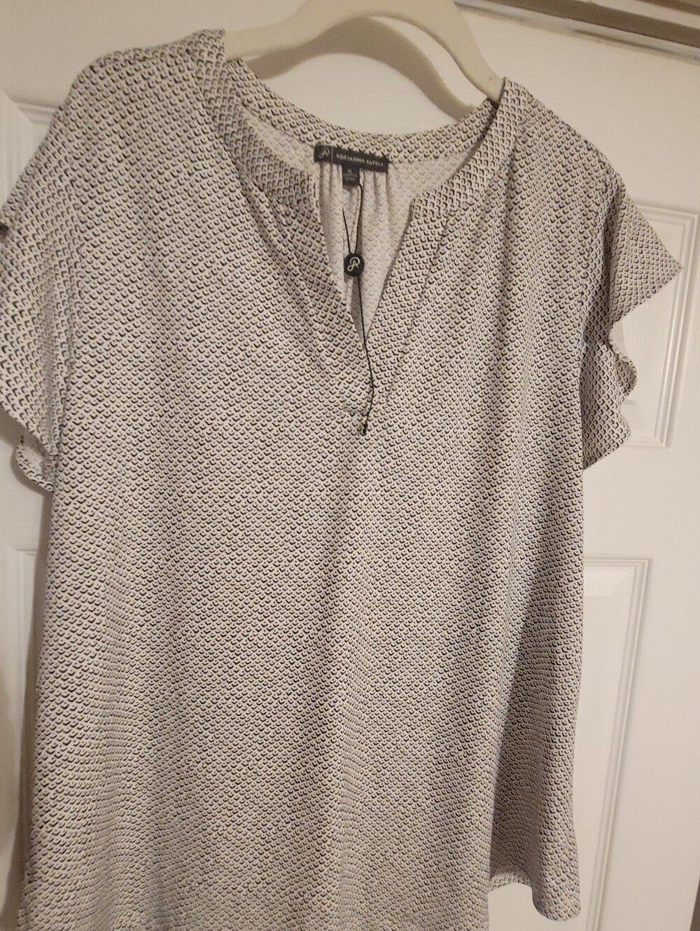 Adrianna Papell Black & White Printed Flutter Sleeve Blouse